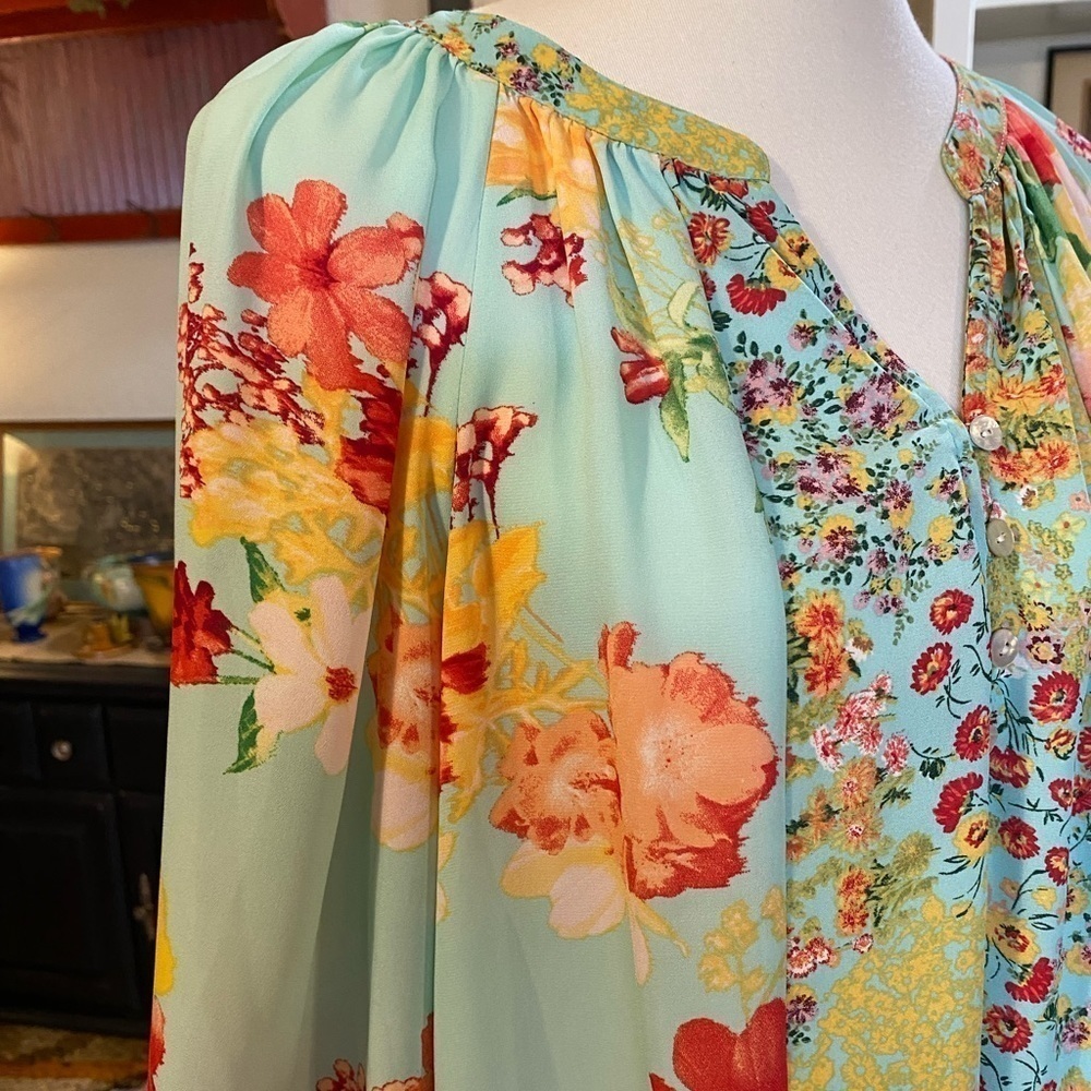Fig and Flower Peasant Floral Boho Top - Picture 6 of 9